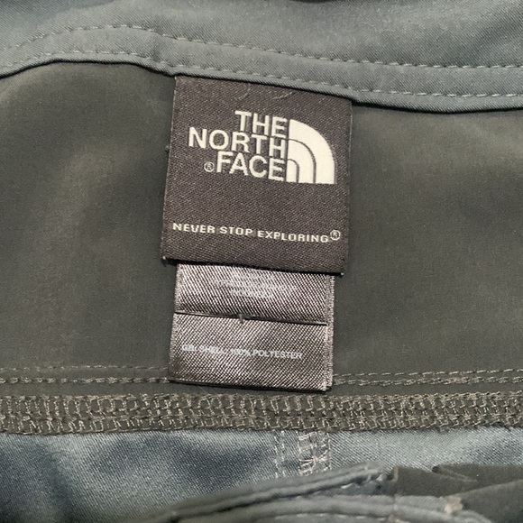 North Face Men’s Shorts Size 38 - Picture 2 of 3